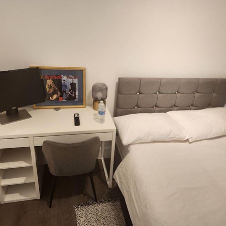 Apartmán Flat With Work Station, Monitor, Smart Tv & Netflix Londýn Exteriér fotografie