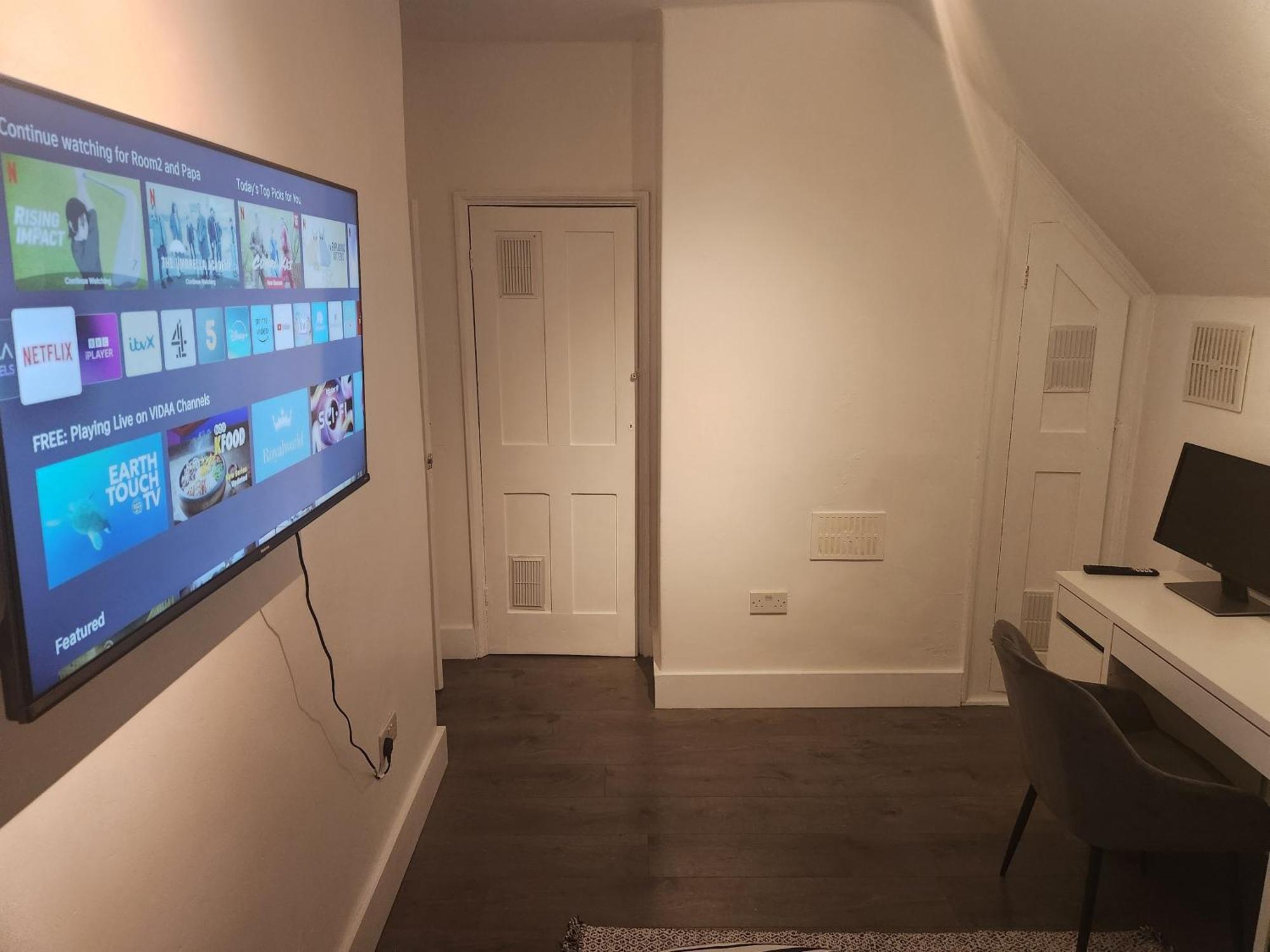 Apartmán Flat With Work Station, Monitor, Smart Tv & Netflix Londýn Exteriér fotografie