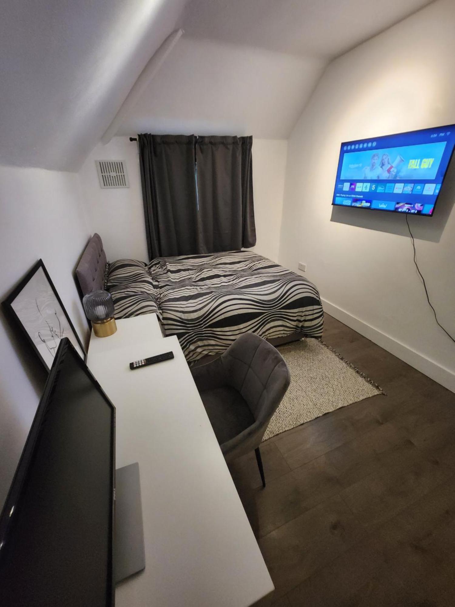 Apartmán Flat With Work Station, Monitor, Smart Tv & Netflix Londýn Exteriér fotografie
